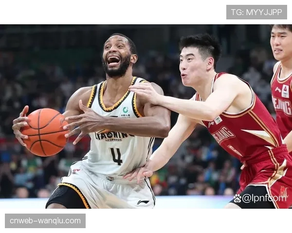 【CBA节奏强度研究·人物·特写“特写：外援弗格在更衣室用中文鼓励年轻队友，展现团队融合”